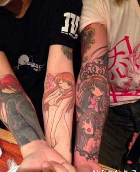 小臂上的卡通动漫纹身图案