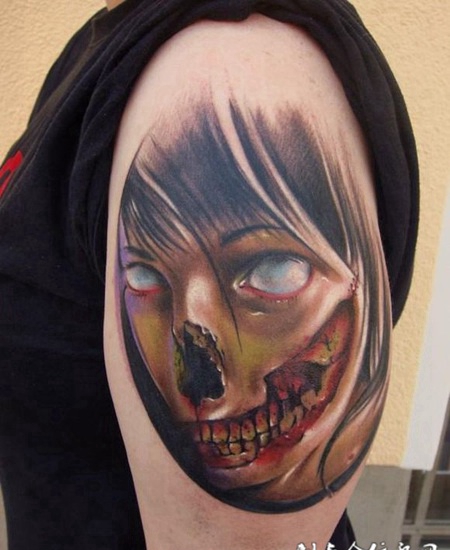 大臂上的骷髅丧尸纹身图案