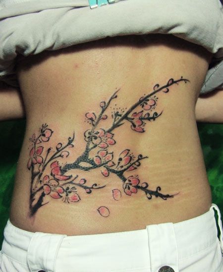后腰部梅花纹身图案