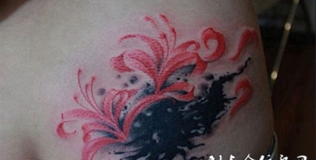 屁股上的彼岸花纹身图案