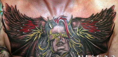 胸前长翅膀的堕落天使纹身图案