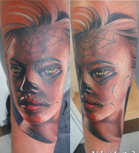 小臂上的蛛网美女纹身图案