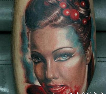 小腿上的美女吸血鬼纹身图案