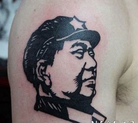 大臂上的毛主席纹身图案