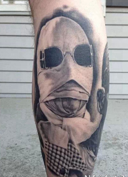 小腿上人头带着墨镜纹身图案