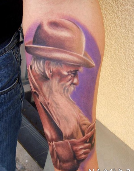 小臂上的大胡子老人纹身图案