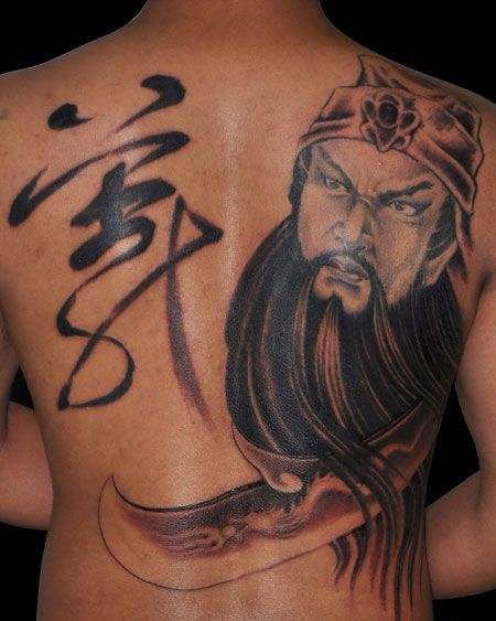 满背关羽和义字纹身图案