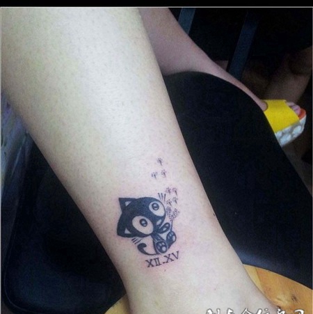 小腿上吹蒲公英的猫纹身图案