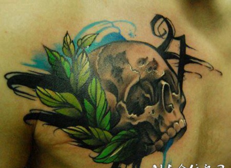 胸口上的叶子骷髅头纹身图案