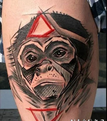 大臂上的印度猴子纹身图案