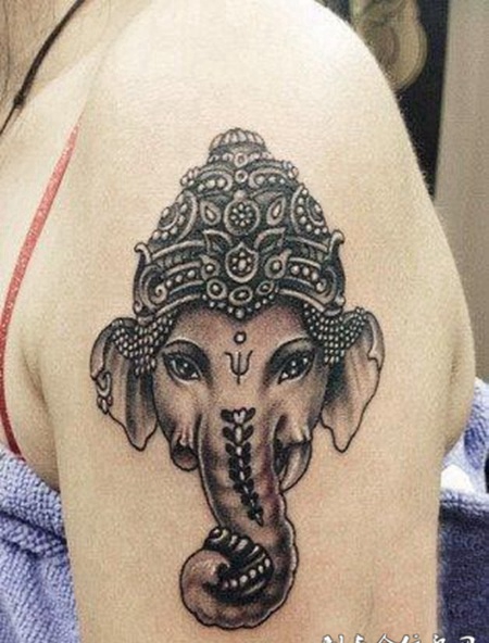 胳膊上的象神纹身图案