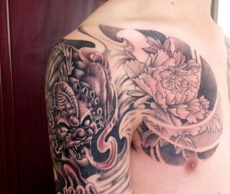 半甲貔貅牡丹花纹身图案