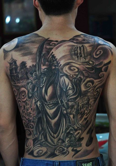 满背关羽纹身图片