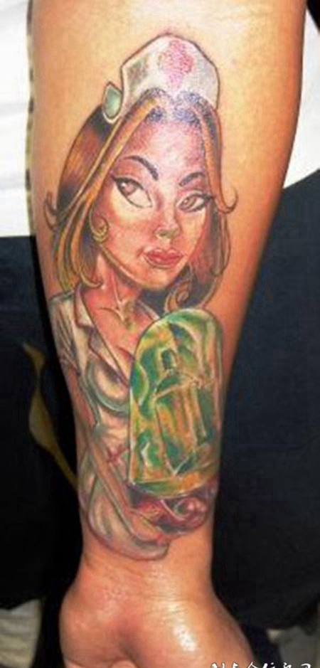 小臂上的护士纹身图案