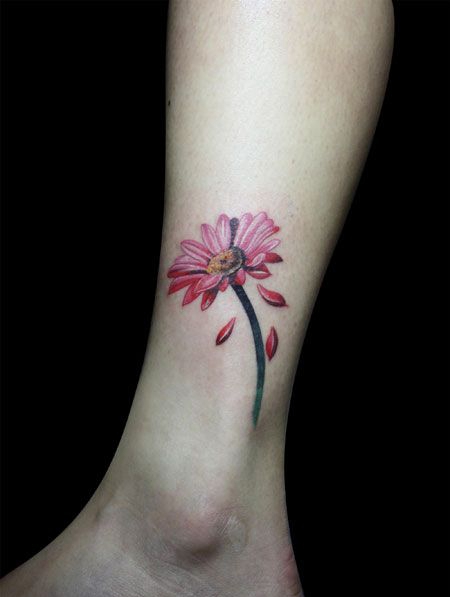 脚踝小雏菊纹身图片