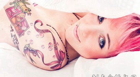 肩膀上的蝴蝶结纹身图案