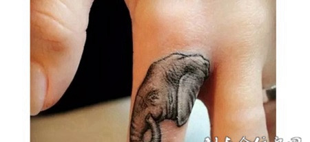 手指上的大象头纹身图案