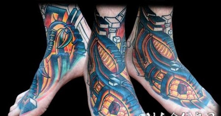 脚面上的机械纹身图案