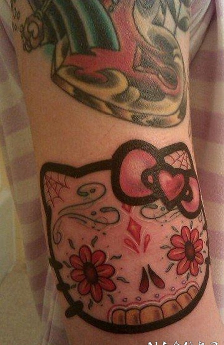 胳膊上的hello kitty纹身图案