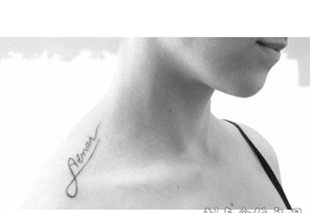 肩上英文纹身图案