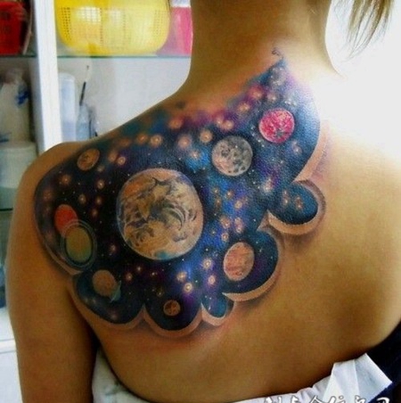 背上的星空纹身图案