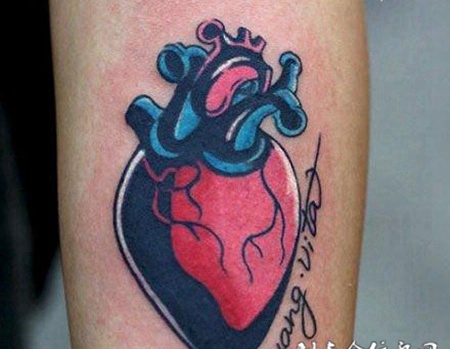 胳膊上的心脏纹身图案