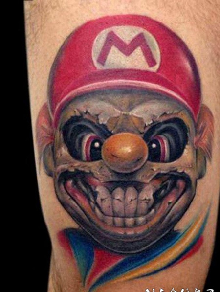 腿上的恐怖马里奥纹身图案