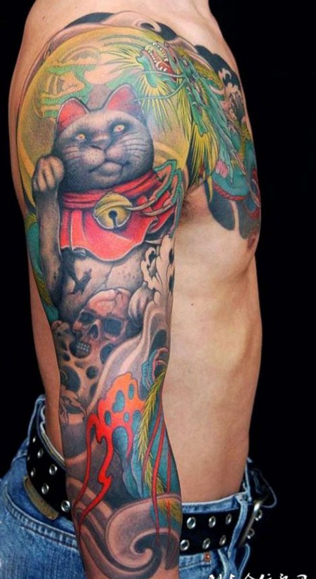 半胛龙与招财猫纹身图案