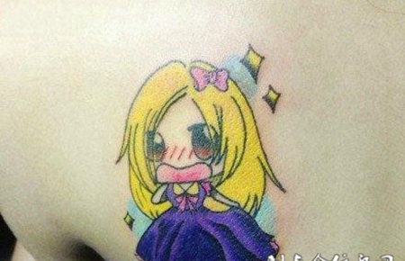 后背上的卡通公主纹身图案