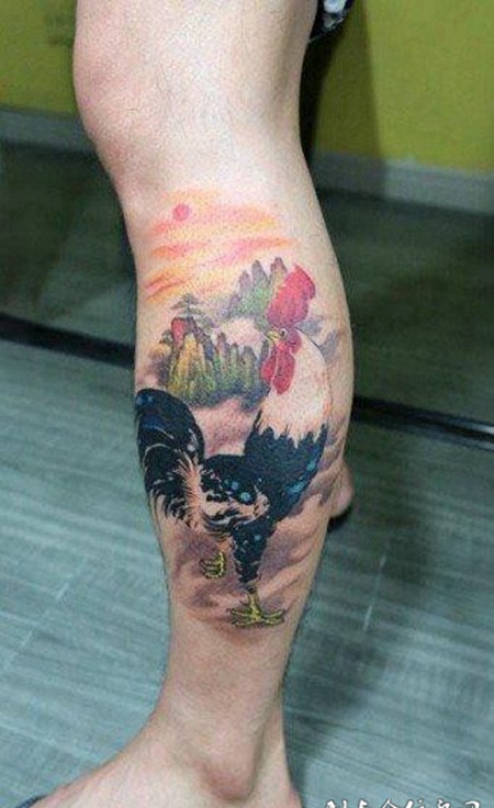 腿上的鸡纹身图案