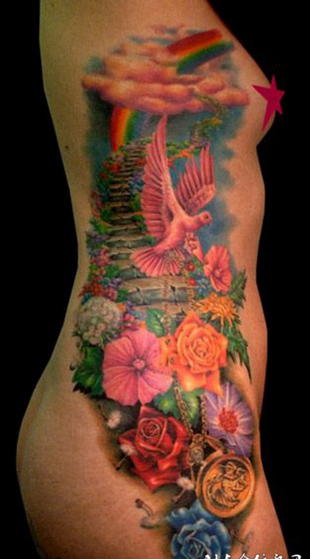 腰侧的百花飞鸟纹身图案