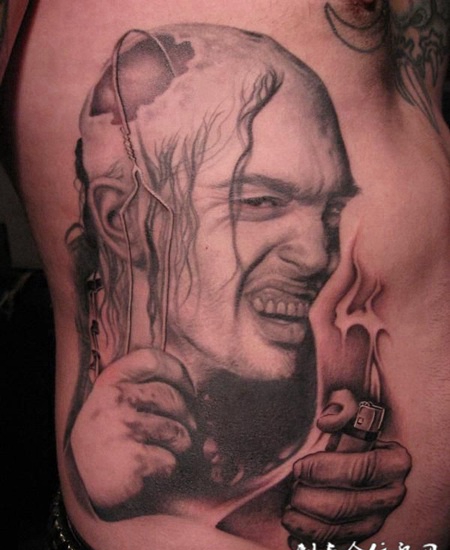 身侧的恶魔的纹身图案