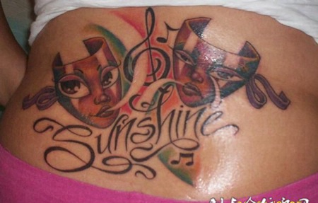 后腰上的面具英文纹身图案