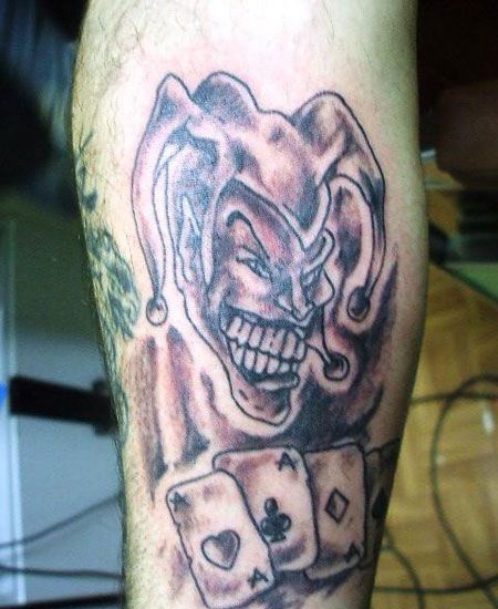 小腿小丑与扑克牌纹身图案