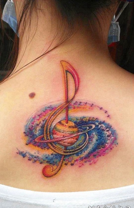 脖子后面的音乐符号纹身图案