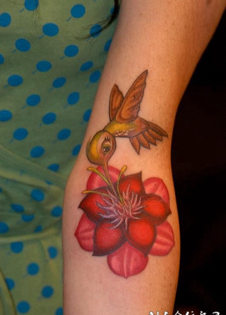 小臂上的花朵小鸟纹身图案