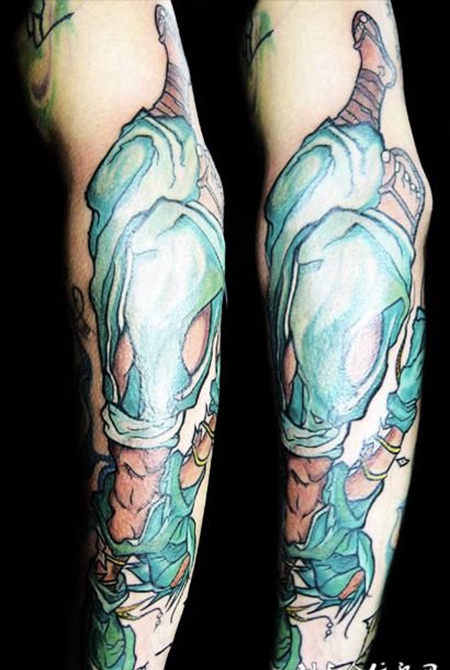 小臂上的卡通唐老鸭纹身图案