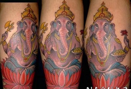 小腿上的莲花象神纹身图案