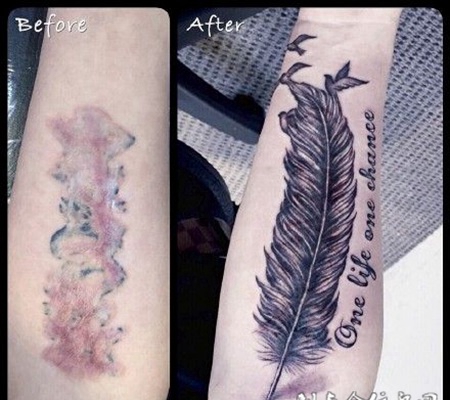 小臂上的羽毛遮盖纹身图案