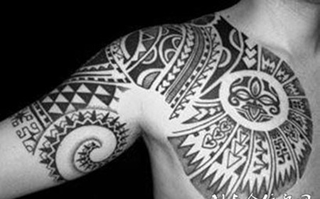半胛玛雅图腾纹身图案