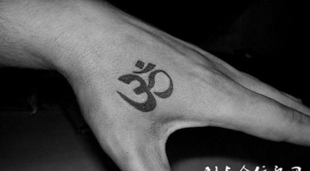 手上的梵文符号纹身图案