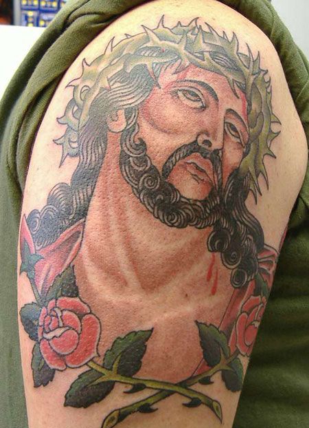 大臂彩色耶稣纹身图案