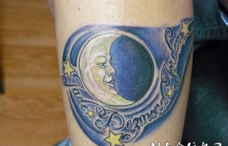 小腿上的月牙英文纹身图案缩略频道推荐图