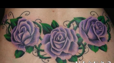 后腰上的紫色玫瑰花纹身图案