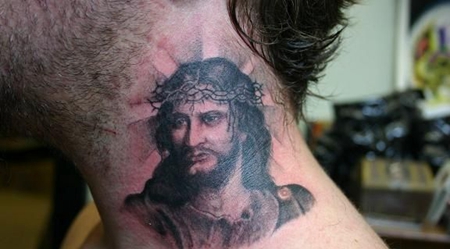 颈部耶稣纹身图案