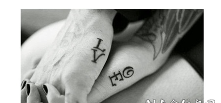 手上的英文情侣纹身图案