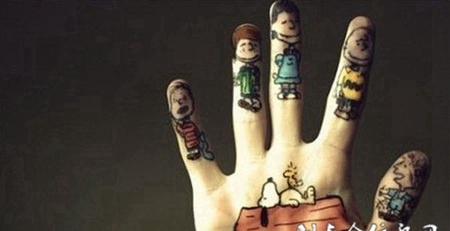 手指上的卡通小人纹身图案