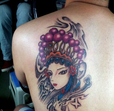 背部妩媚戏子纹身图片