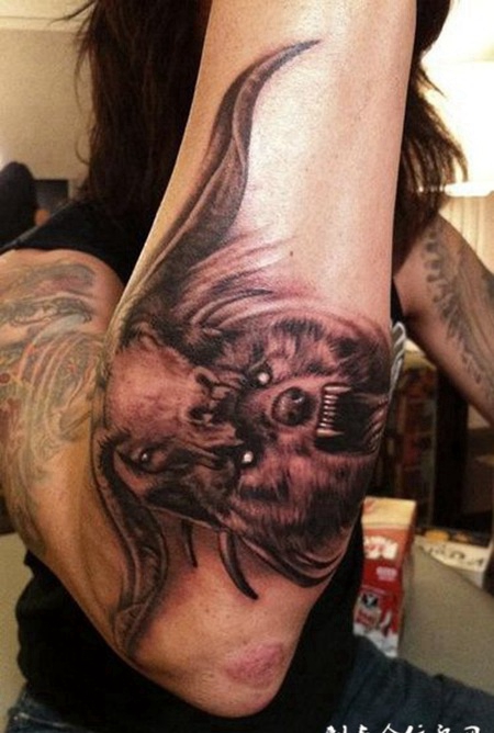 小腿上的羊头狗熊纹身图案