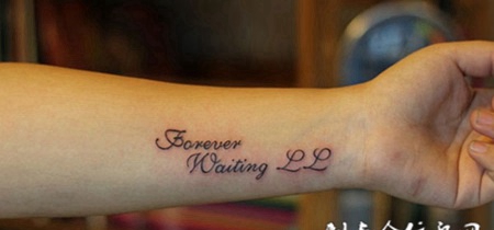 小臂上的手写英文纹身图案